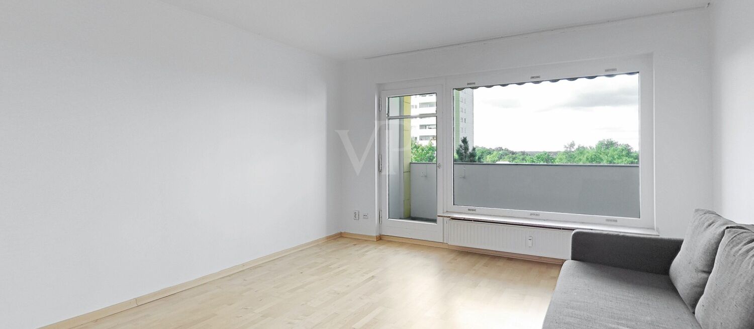 Wohnzimmer mit Blick zum Balkon