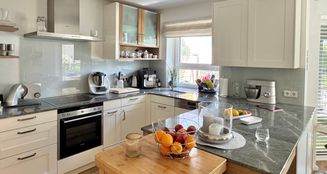 von_poll_real_estate_property_25102010_image_3
