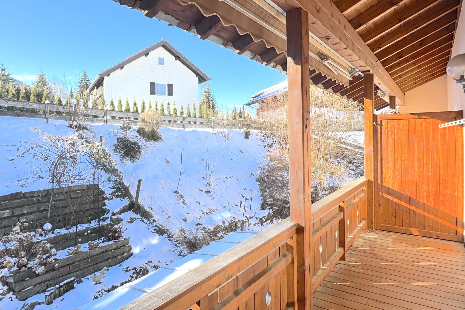 Schöne Etagenwohnung in ruhiger Lage mit herrlicher Bergaussicht und viel Natur.