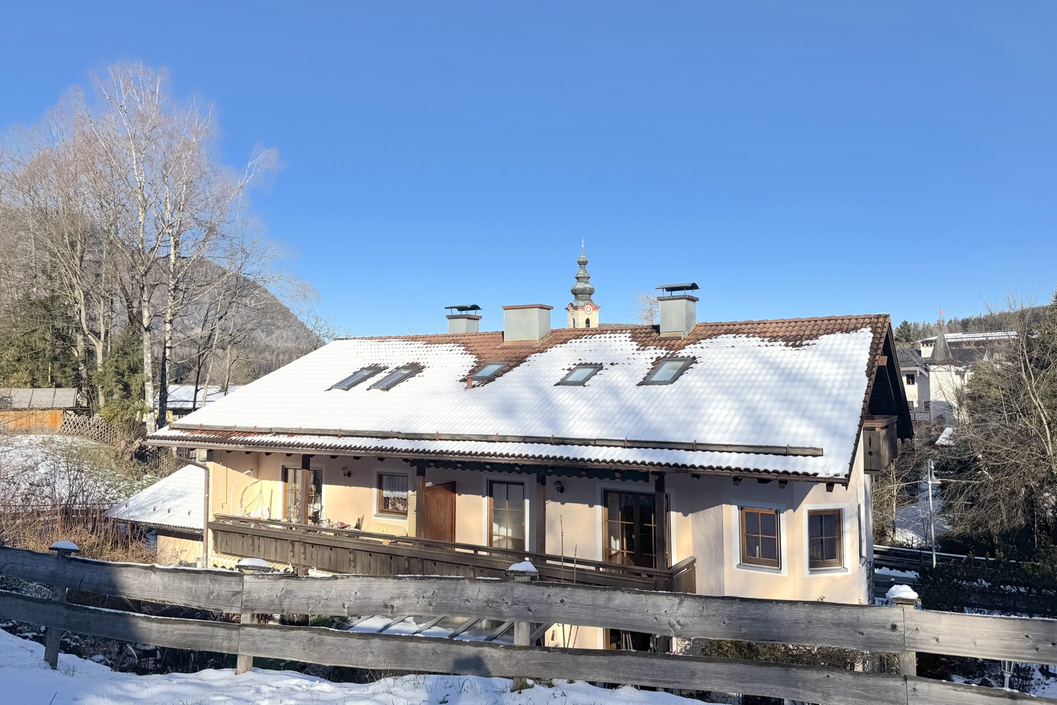 Schöne Etagenwohnung in ruhiger Lage mit herrlicher Bergaussicht und viel Natur.