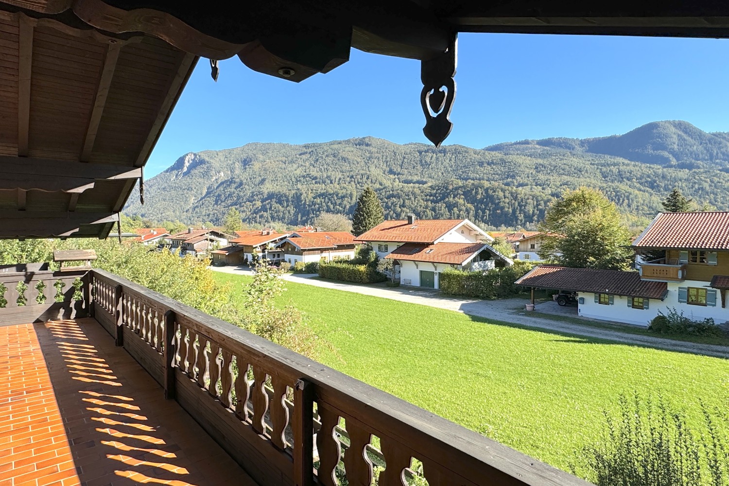 Großes Mehrgenerationenhaus in wunderschöner Lage inmitten der Chiemgauer Berge