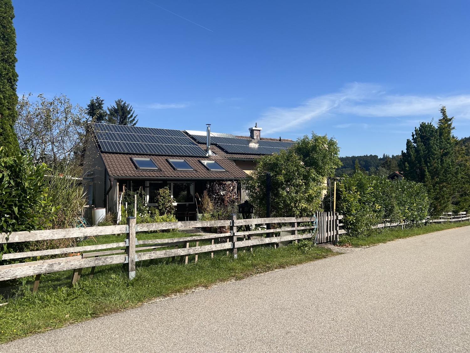 Saniertes Einfamilienhaus mit Einliegerwohnung und großem Grundstück