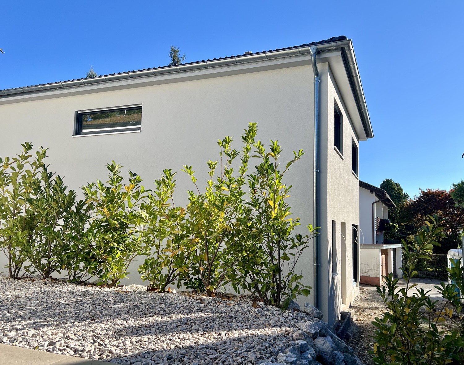 Neubau Erstbezug - modernes Einfamilienhaus (KfW40) mit Bergblick & großzügiger Terrasse in Bestlage