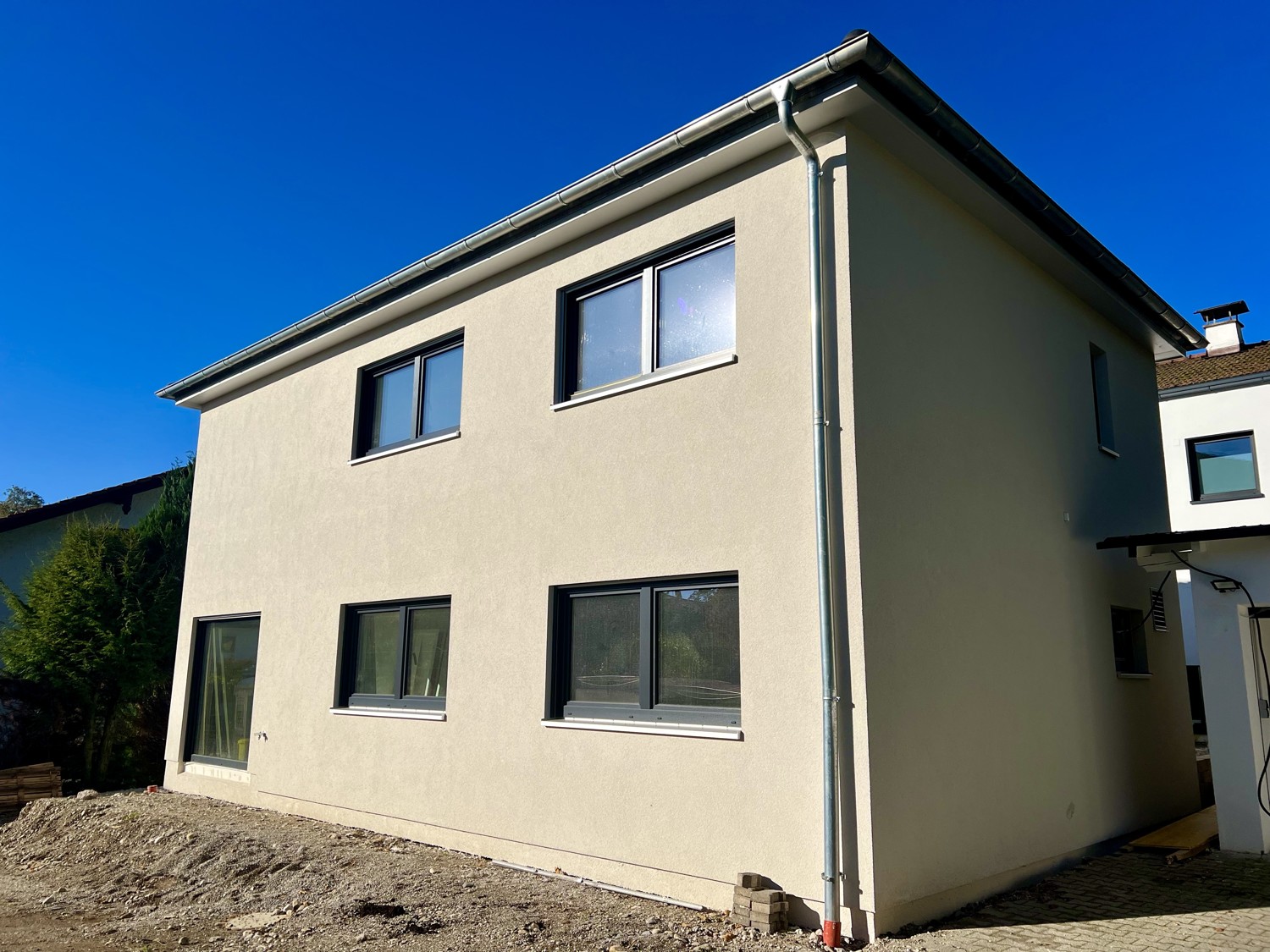 Neubau Erstbezug - modernes Einfamilienhaus (KfW40) mit Bergblick & großzügiger Terrasse in Bestlage