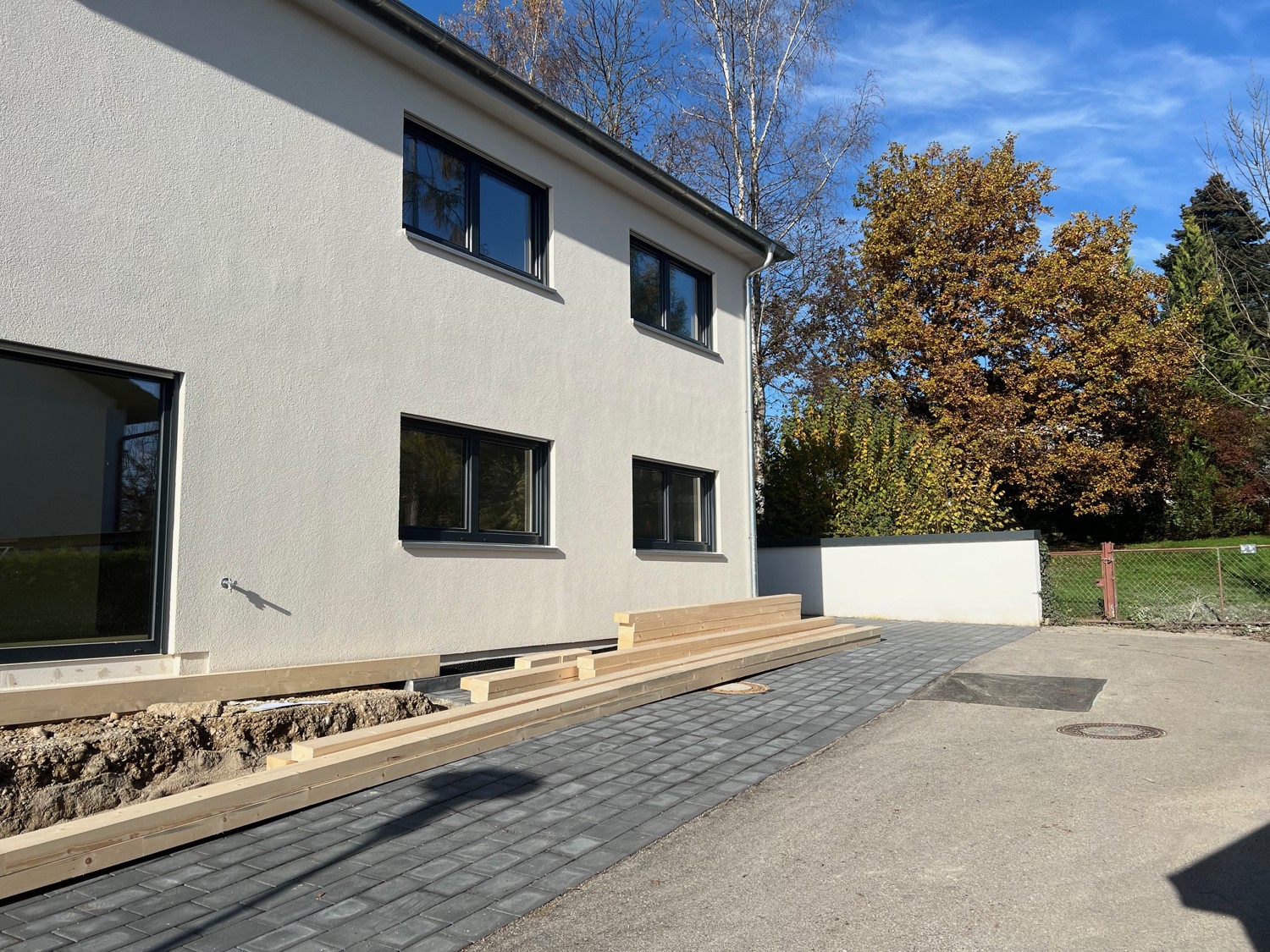 Vermietetes Einfamilienhaus (KfW40) mit Bergblick in guter Stadtrandlage