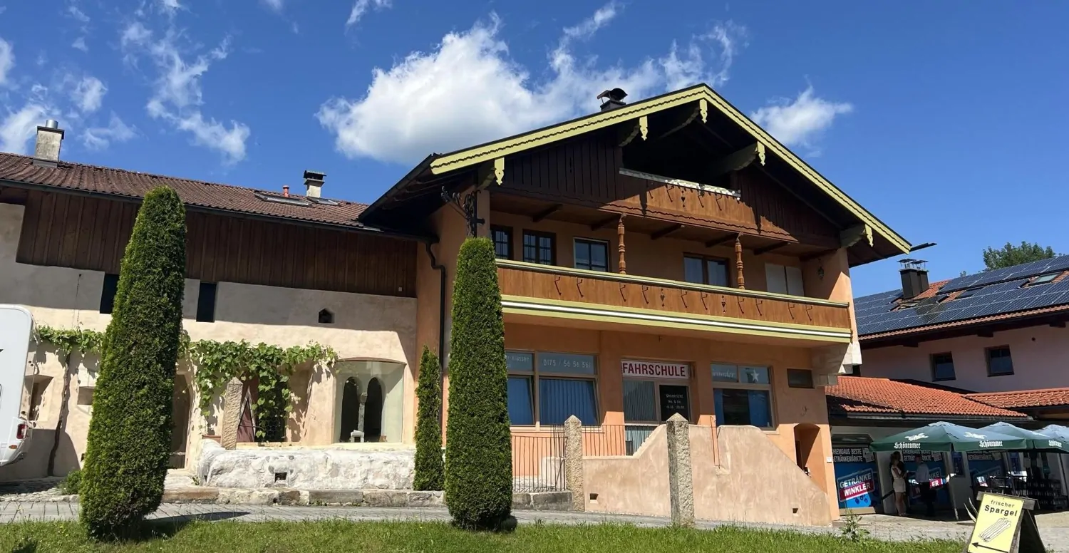 Ladengeschäft/Büro in verkehrsgünstiger Lage von Marquartstein mit optionaler Wohnnutzung