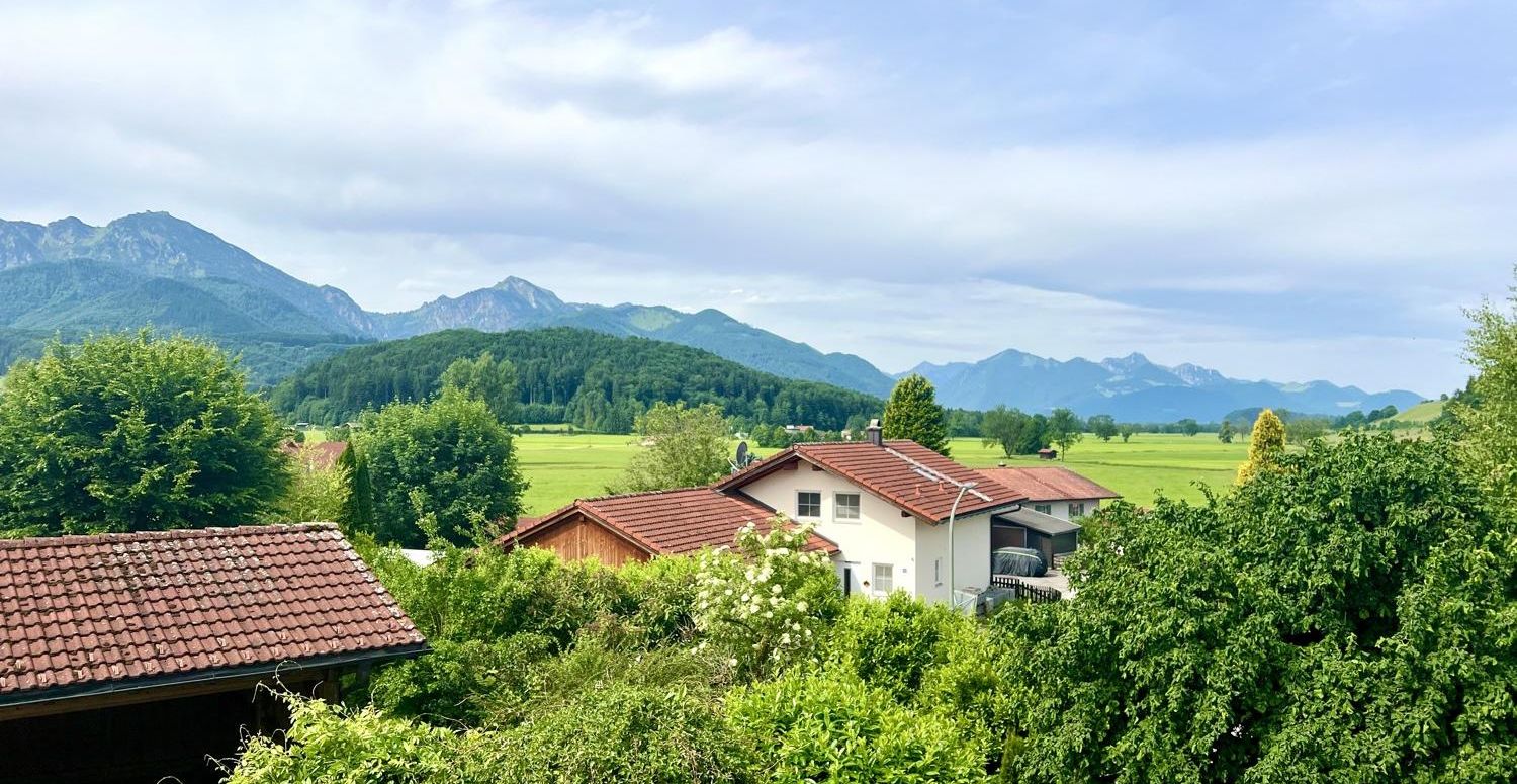 Moderne & umfangreich sanierte Doppelhaushälfte in sonniger Lage mit Alpenpanorama