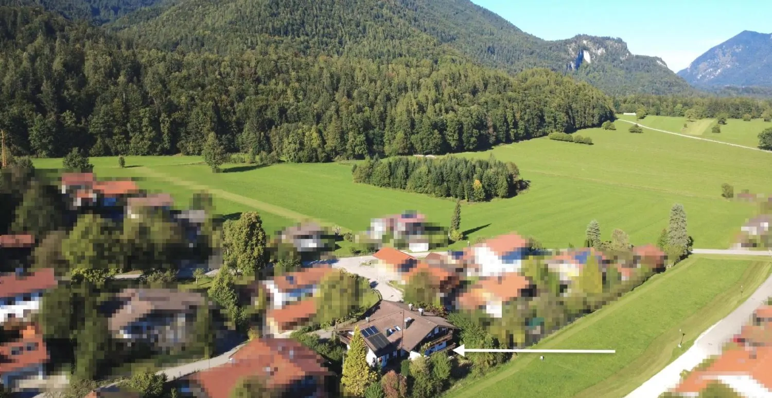 Ein- bis Zweifamlienhaus in herrlicher Alpenlagen unweit des Chiemsees