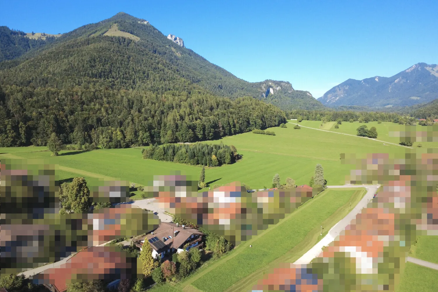 Ein- bis Zweifamlienhaus in herrlicher Alpenlagen unweit des Chiemsees