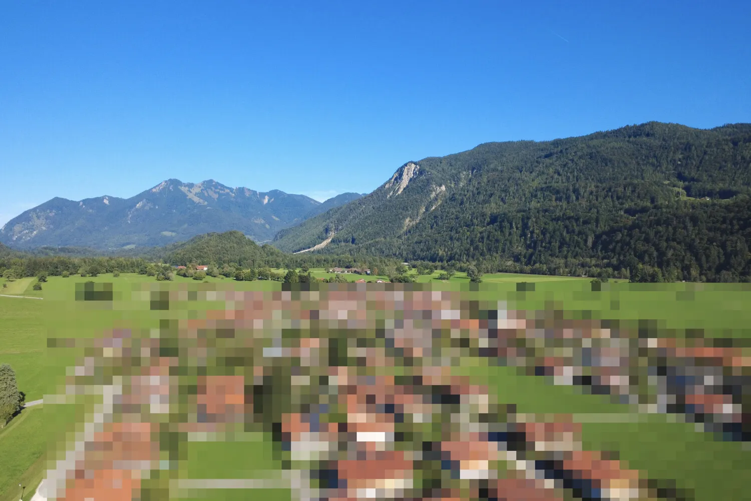 Ein- bis Zweifamlienhaus in herrlicher Alpenlagen unweit des Chiemsees