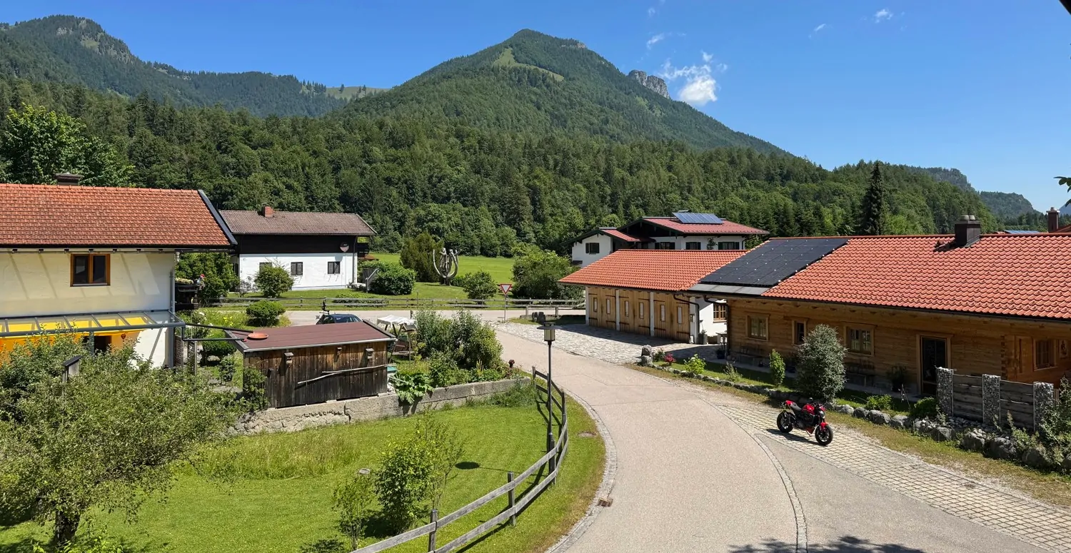 Ein- bis Zweifamlienhaus in herrlicher Alpenlagen unweit des Chiemsees