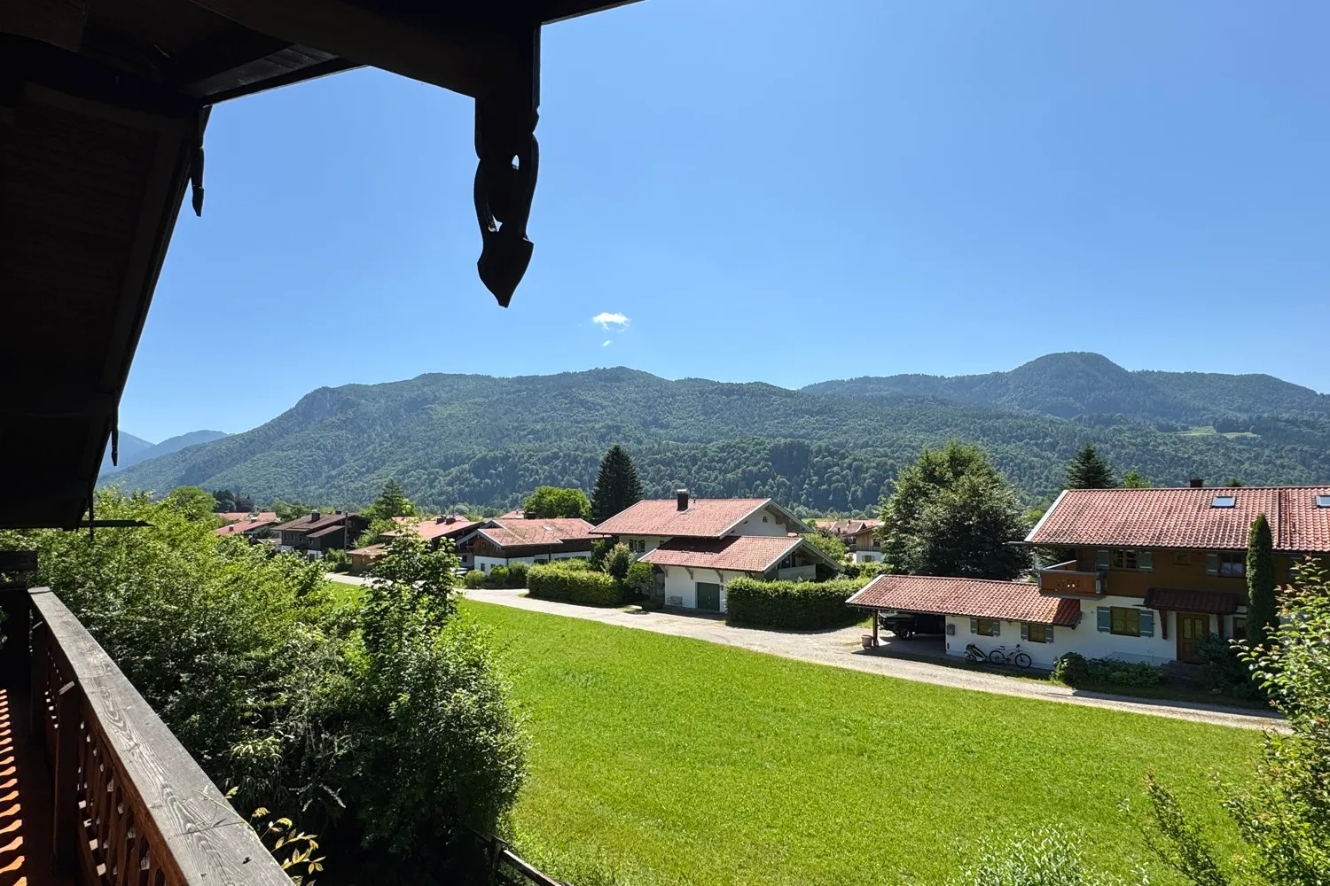 Ein- bis Zweifamlienhaus in herrlicher Alpenlagen unweit des Chiemsees