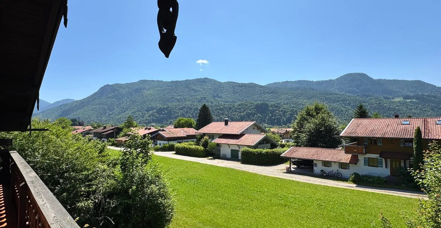 Ein- bis Zweifamlienhaus in herrlicher Alpenlagen unweit des Chiemsees