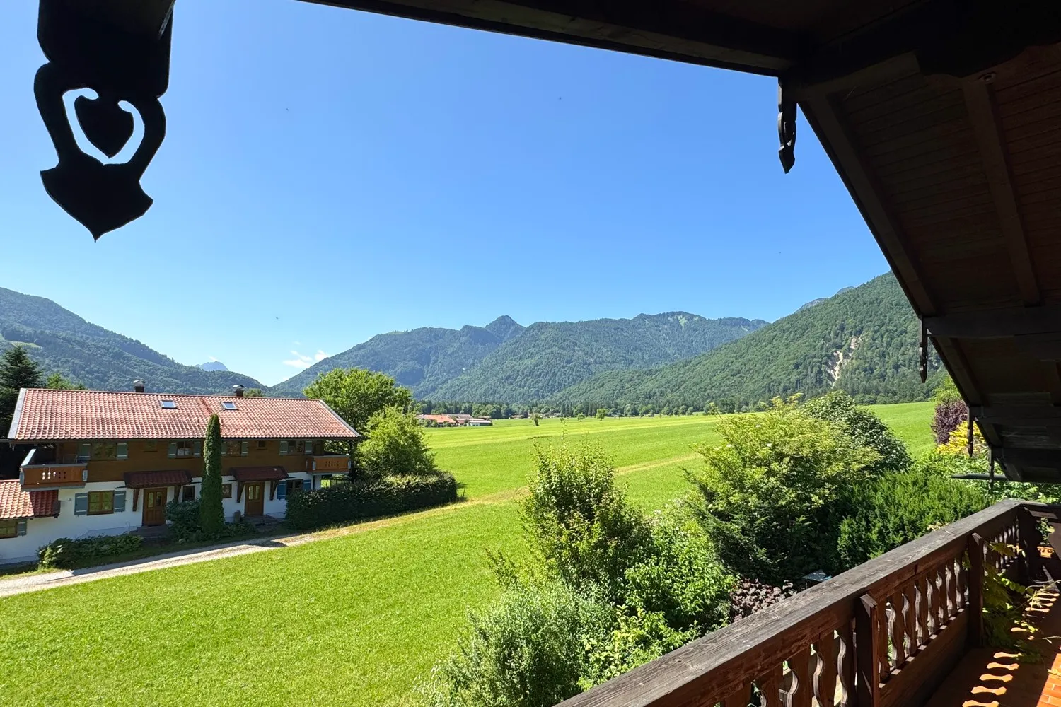 Ein- bis Zweifamlienhaus in herrlicher Alpenlagen unweit des Chiemsees