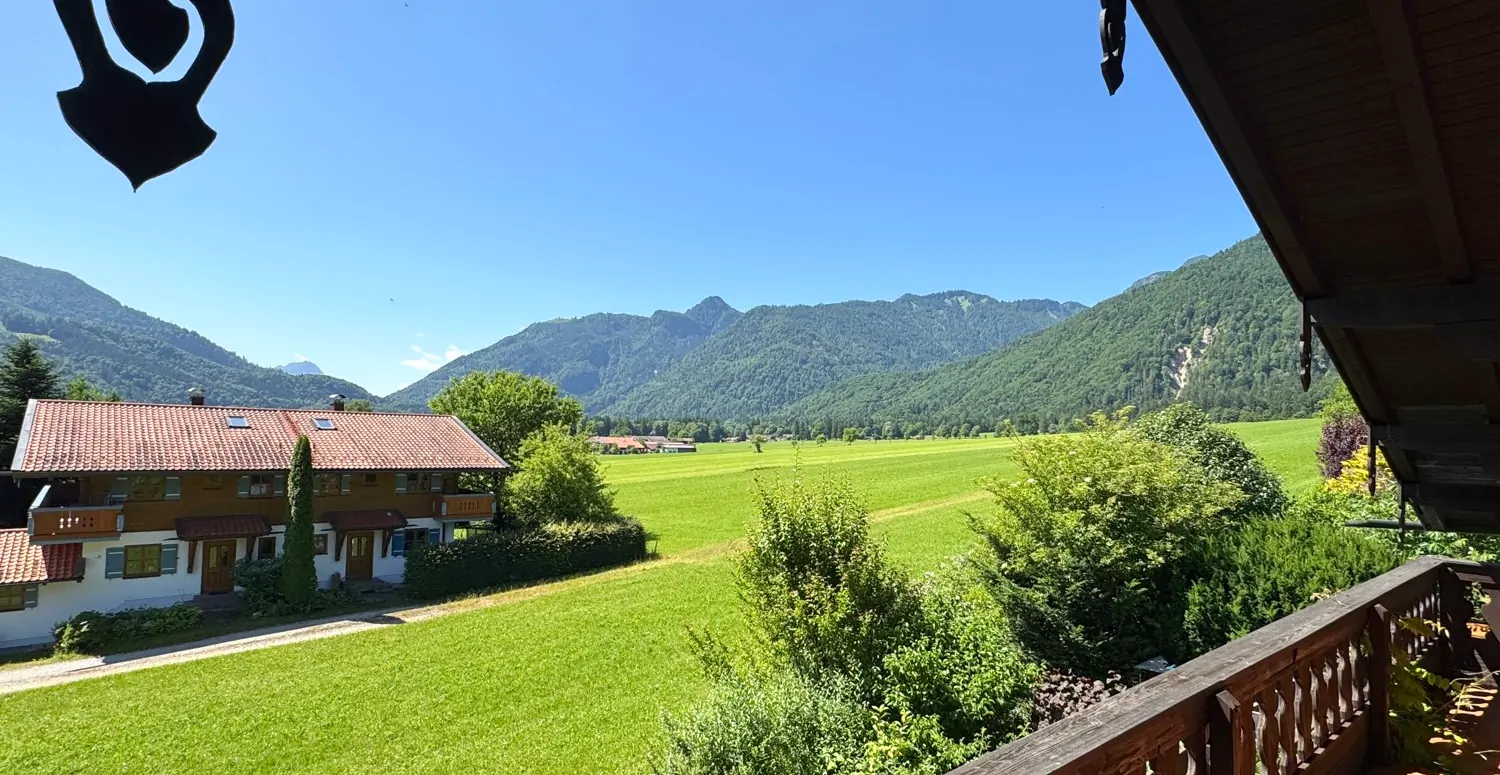 Ein- bis Zweifamlienhaus in herrlicher Alpenlagen unweit des Chiemsees