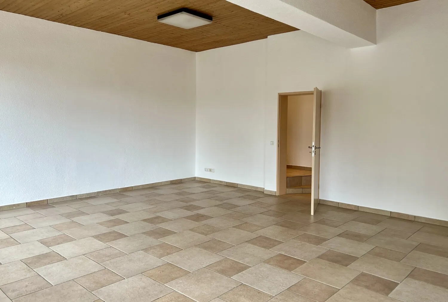 Attraktive Wohnung zur vielfältigen Nutzung mit Bergpanorama