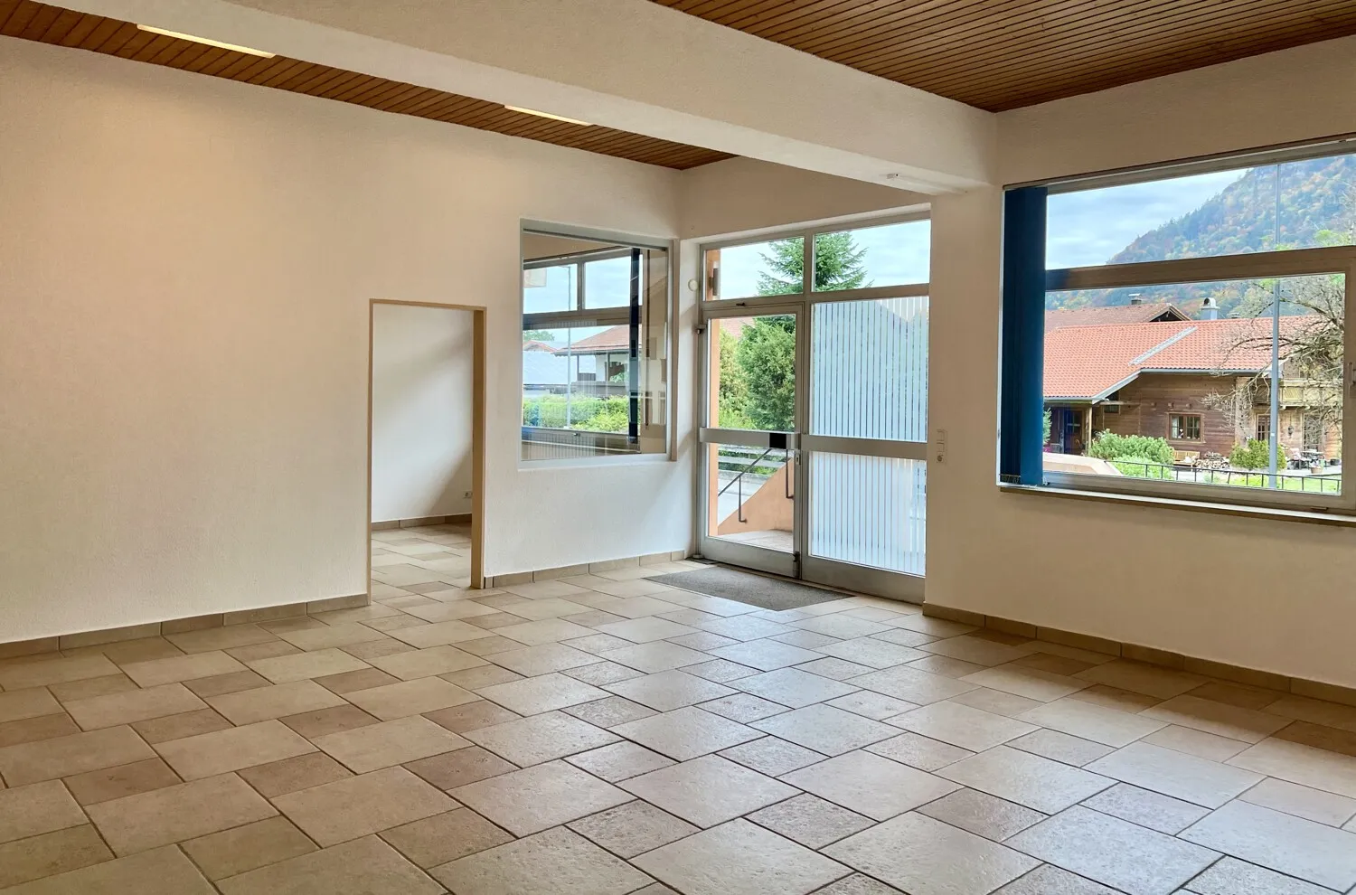 Attraktive Wohnung zur vielfältigen Nutzung mit Bergpanorama