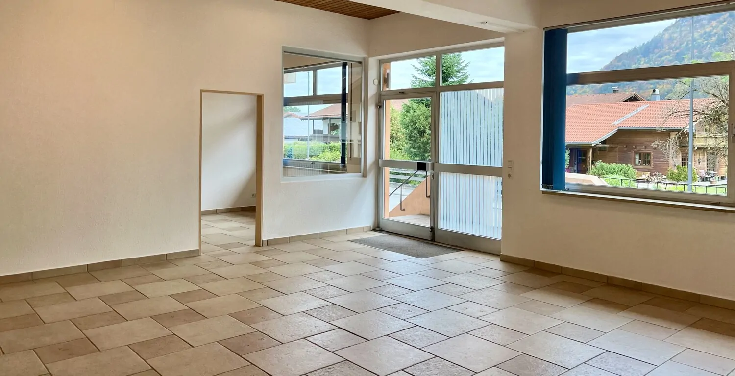 Attraktive Wohnung zur vielfältigen Nutzung mit Bergpanorama