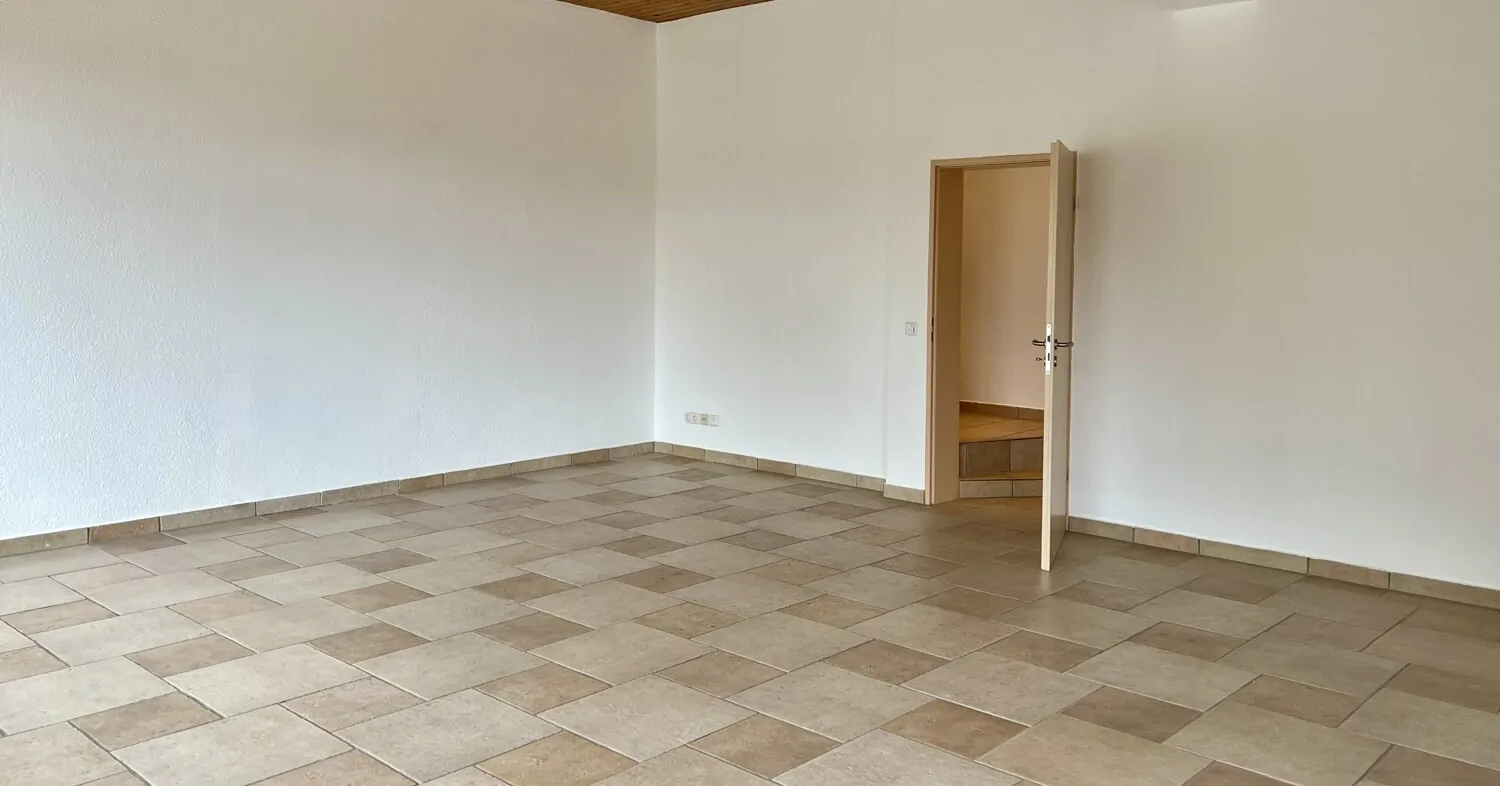 Ladengeschäft/Büro in verkehrsgünstiger Lage von Marquartstein mit optionaler Wohnnutzung