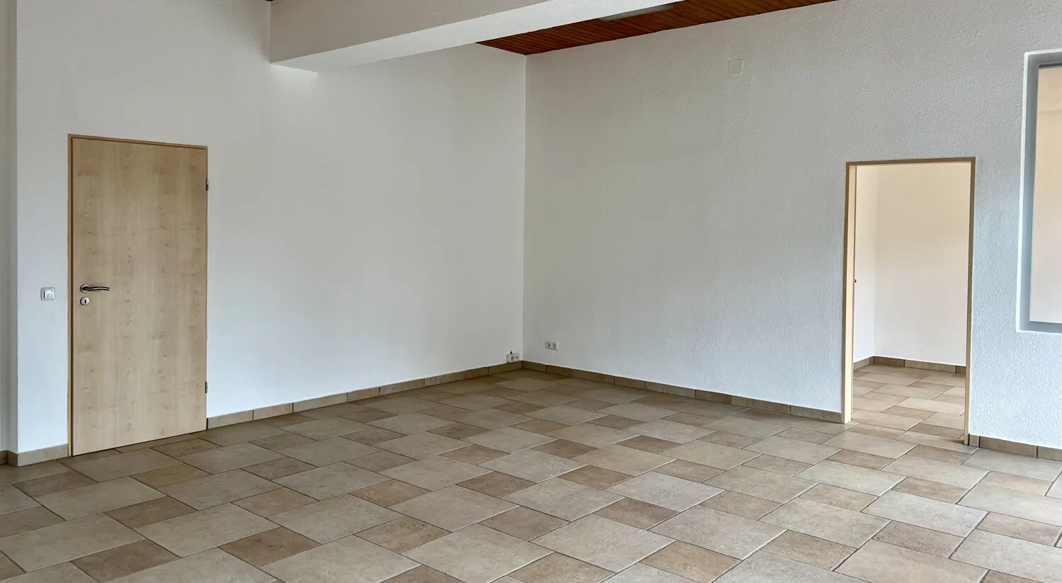 Ladengeschäft/Büro in verkehrsgünstiger Lage von Marquartstein mit optionaler Wohnnutzung