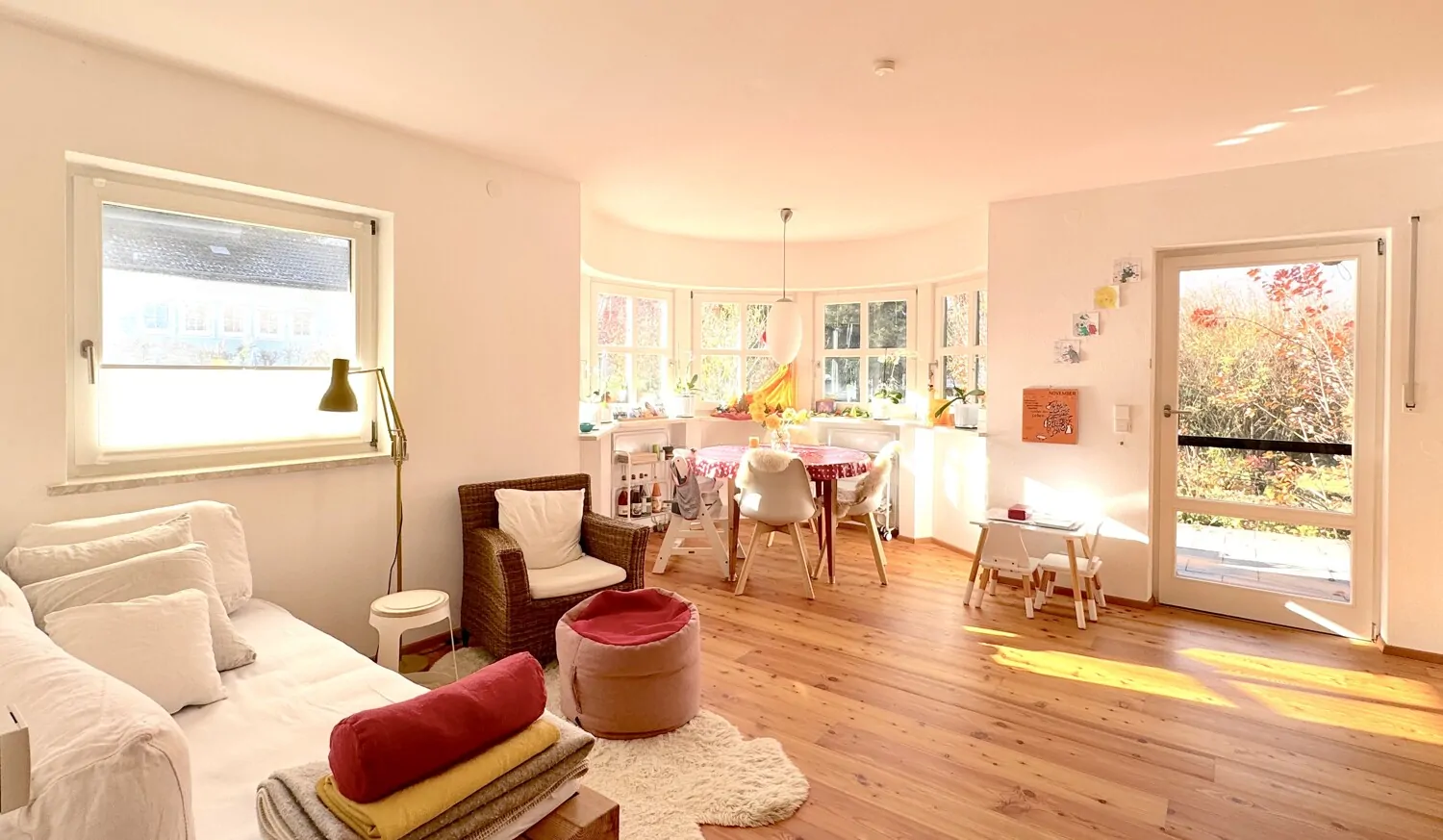 Modernisierte Erdgeschoss & Souterrainwohnung mit Alpenpanorama & großem Gartenanteil