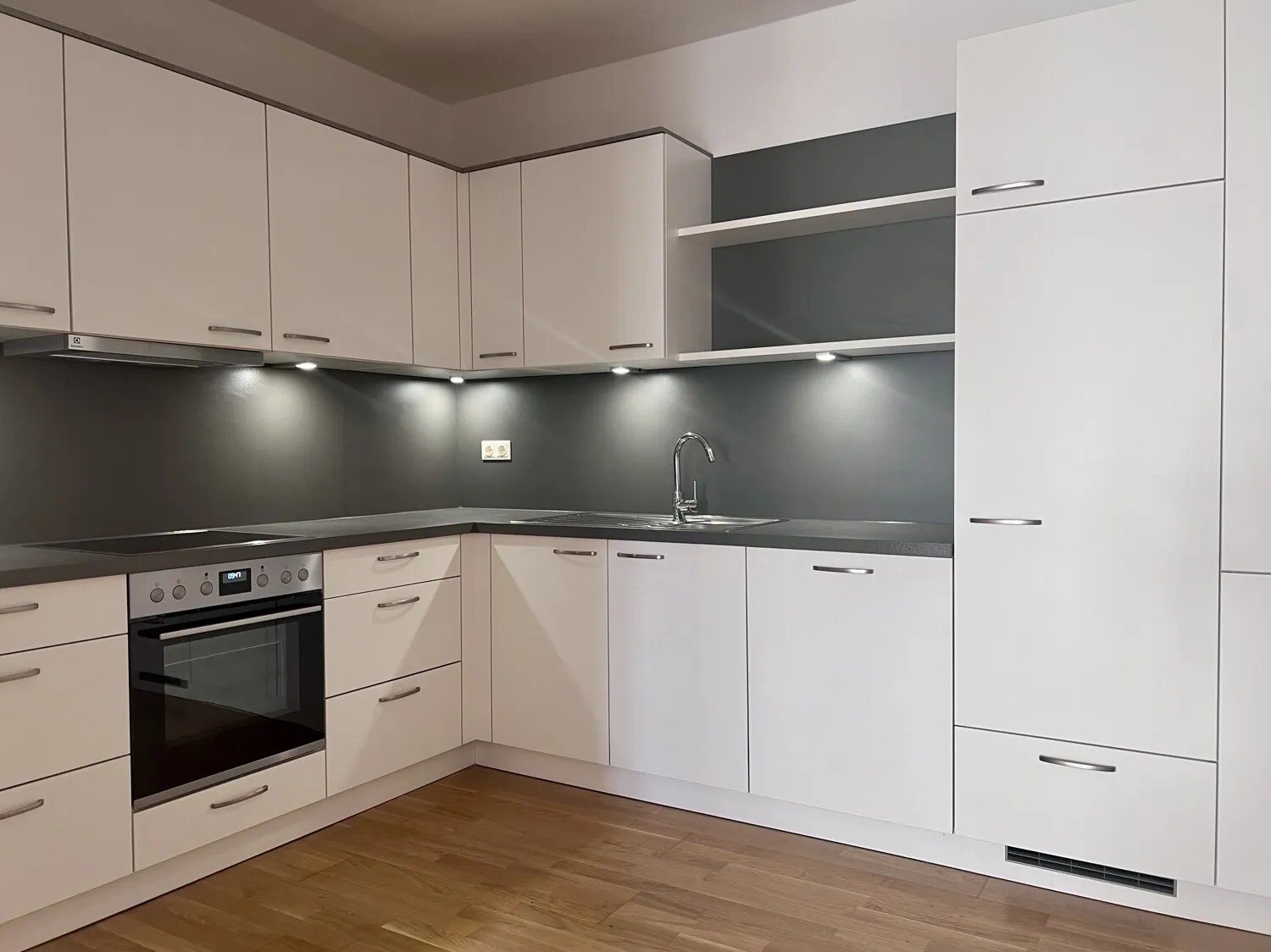 Stilvolles Cityleben: Zentrale großzügige Stadtwohnung im kernsanierten Altbau erleben