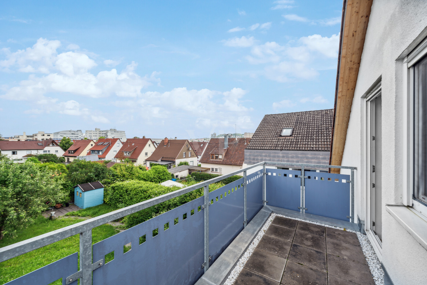 Balkon mit Aussicht auf den Engelbergturm