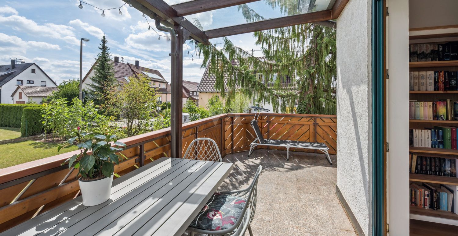 Teilweise überdachter Balkon