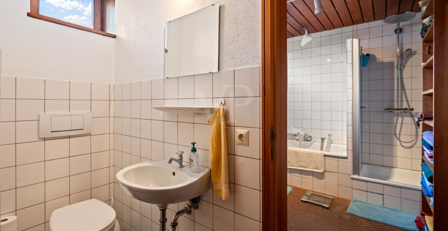 Badezimmer im OG mit separatem WC