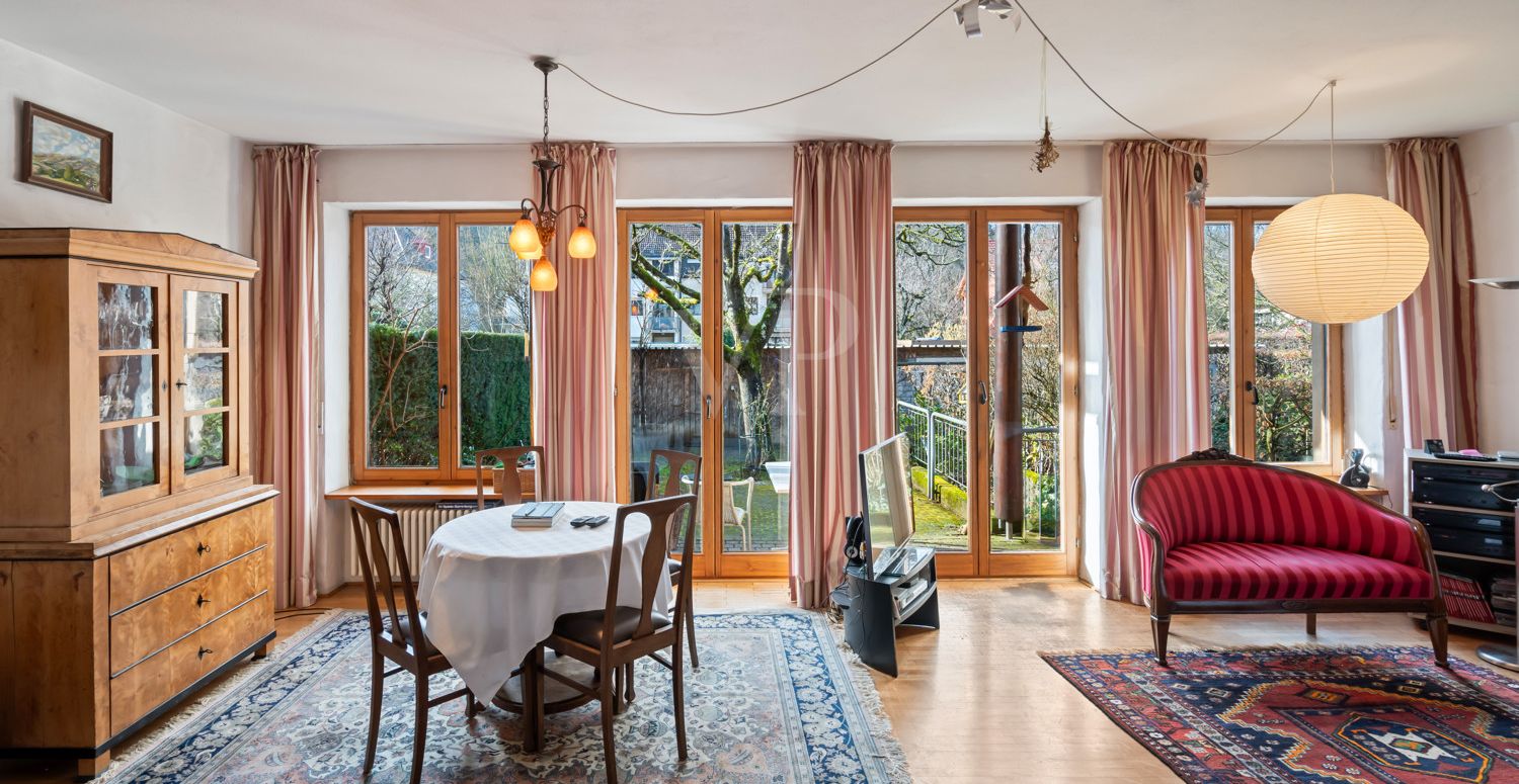Lichtdurchflutetes Wohnzimmer