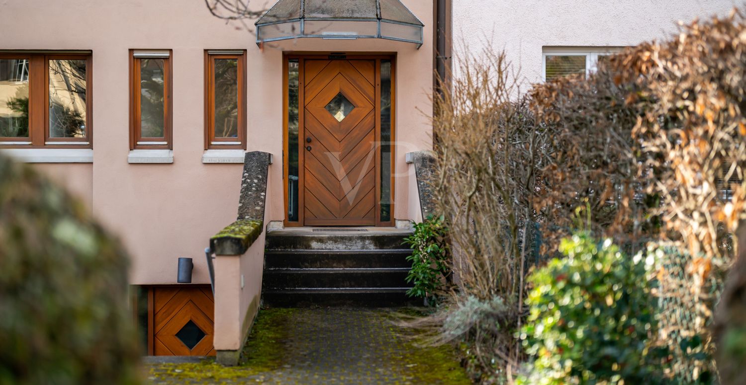 Eingang mit separater Einliegerwohung