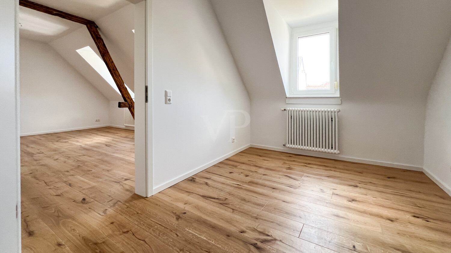 Blick vom Schlafzimmer ins Wohnzimmer