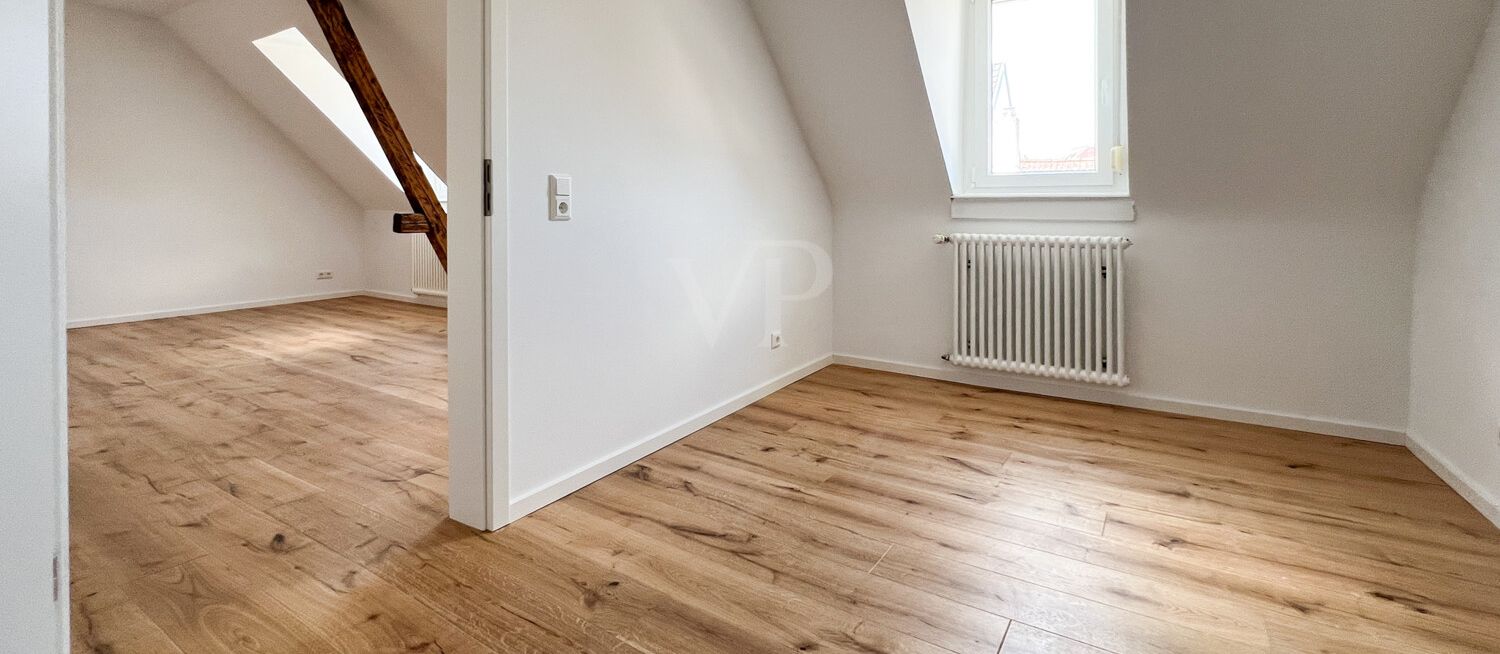 Blick vom Schlafzimmer ins Wohnzimmer