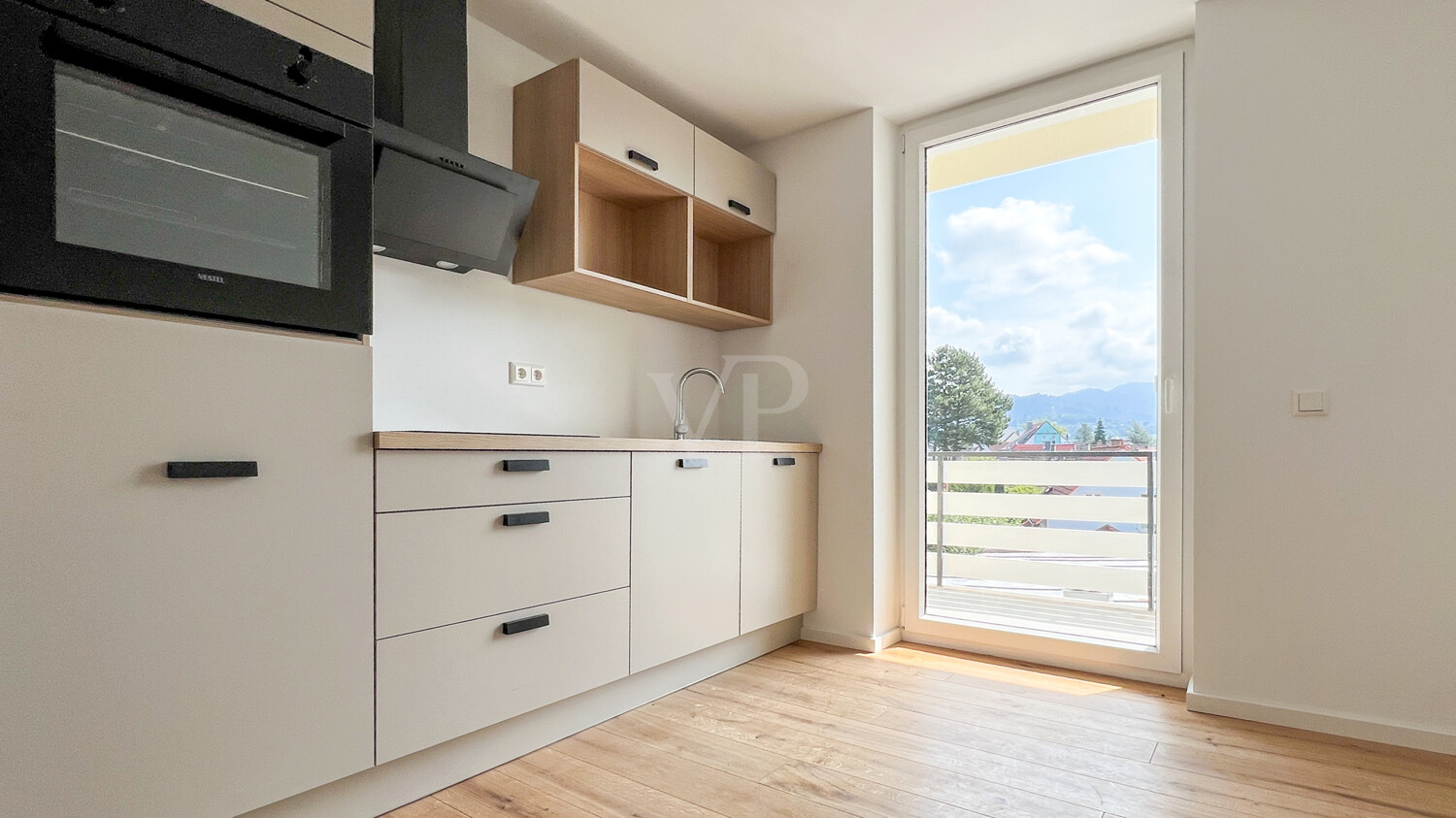 Küche mit Balkon