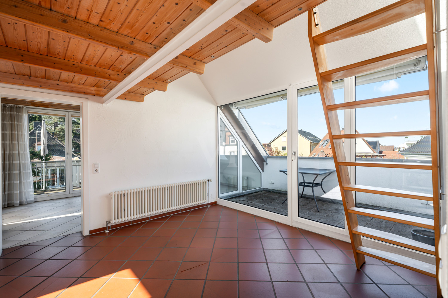 Essbereich mit Galerie und Balkon (Westen)