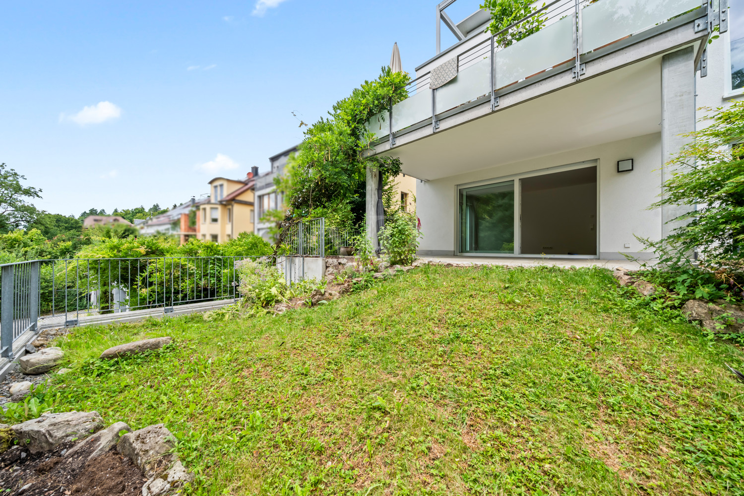 Garten mit Zugang auf die Terrasse