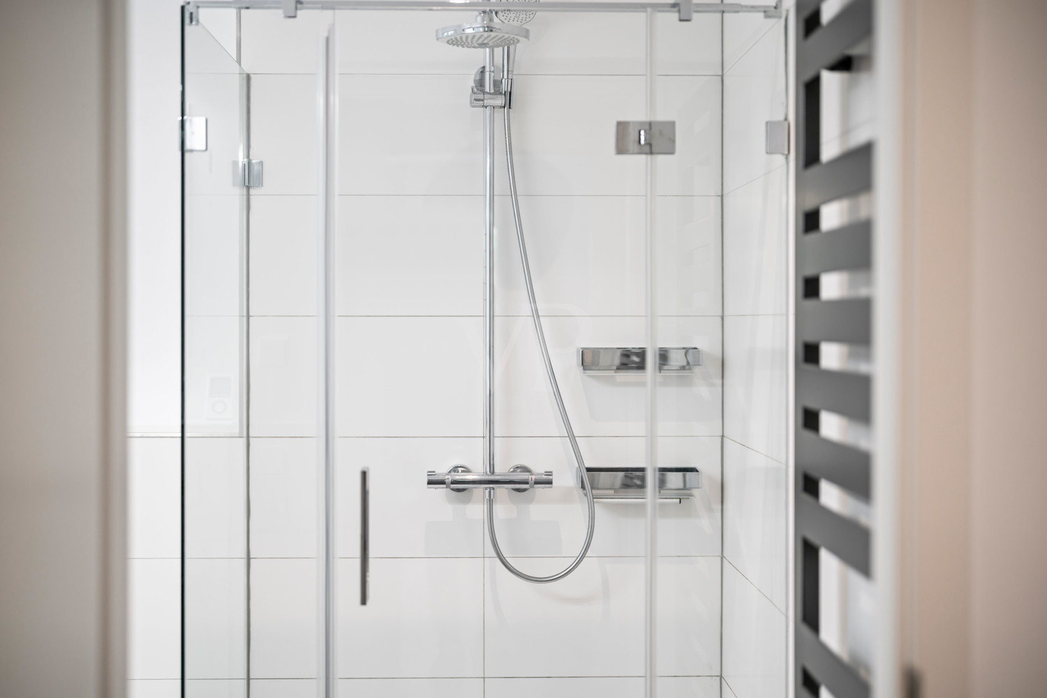 Bodentiefe Dusche mit Handtuchheizung