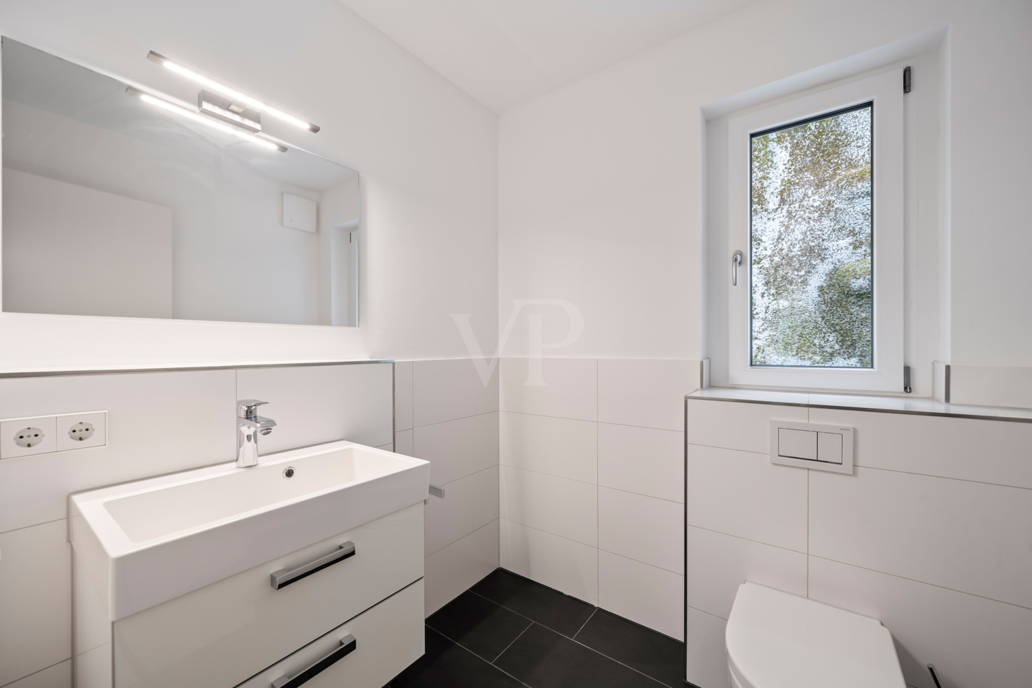 Gäste WC mit Tageslicht und Dusche