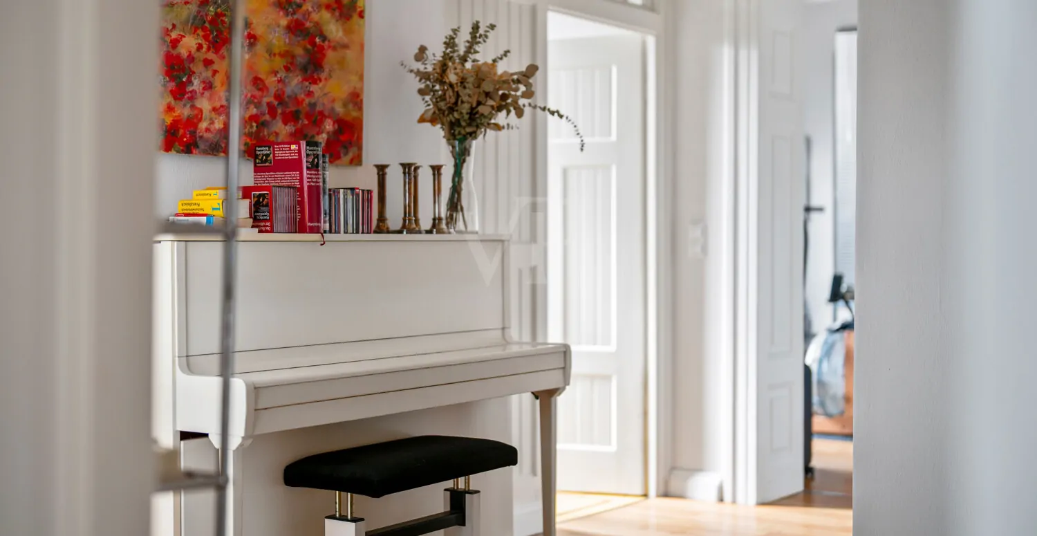 Heller Flur in der Wohnung im Obergeschoss