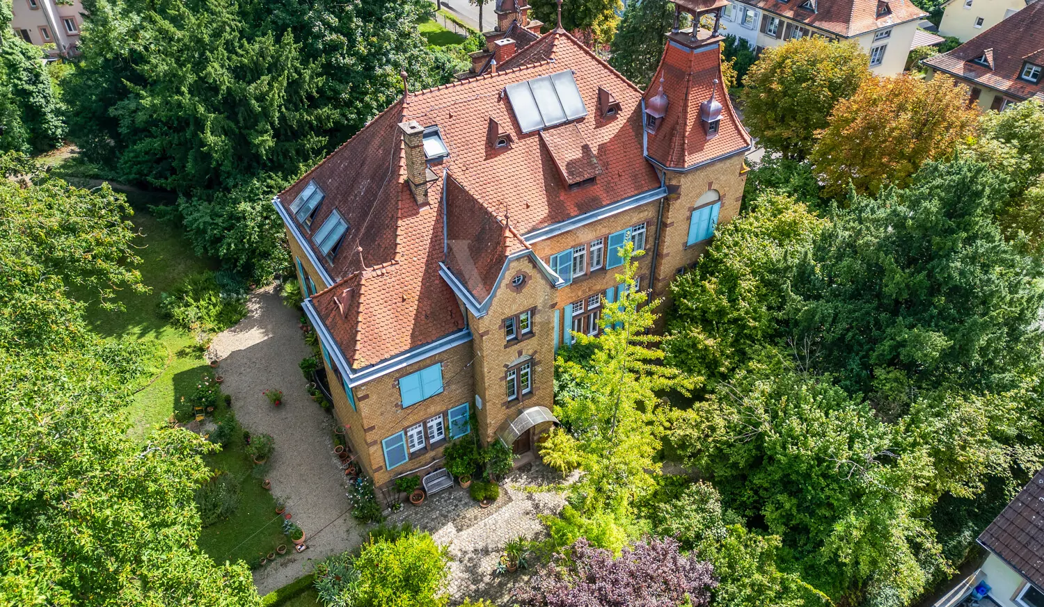 Exklusive Villa aus der Vogelperspektive