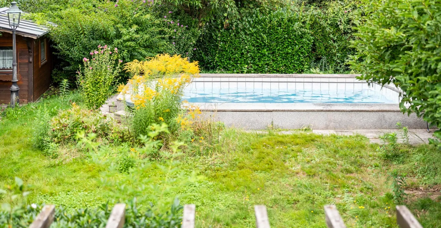 Blick auf den Außenpool