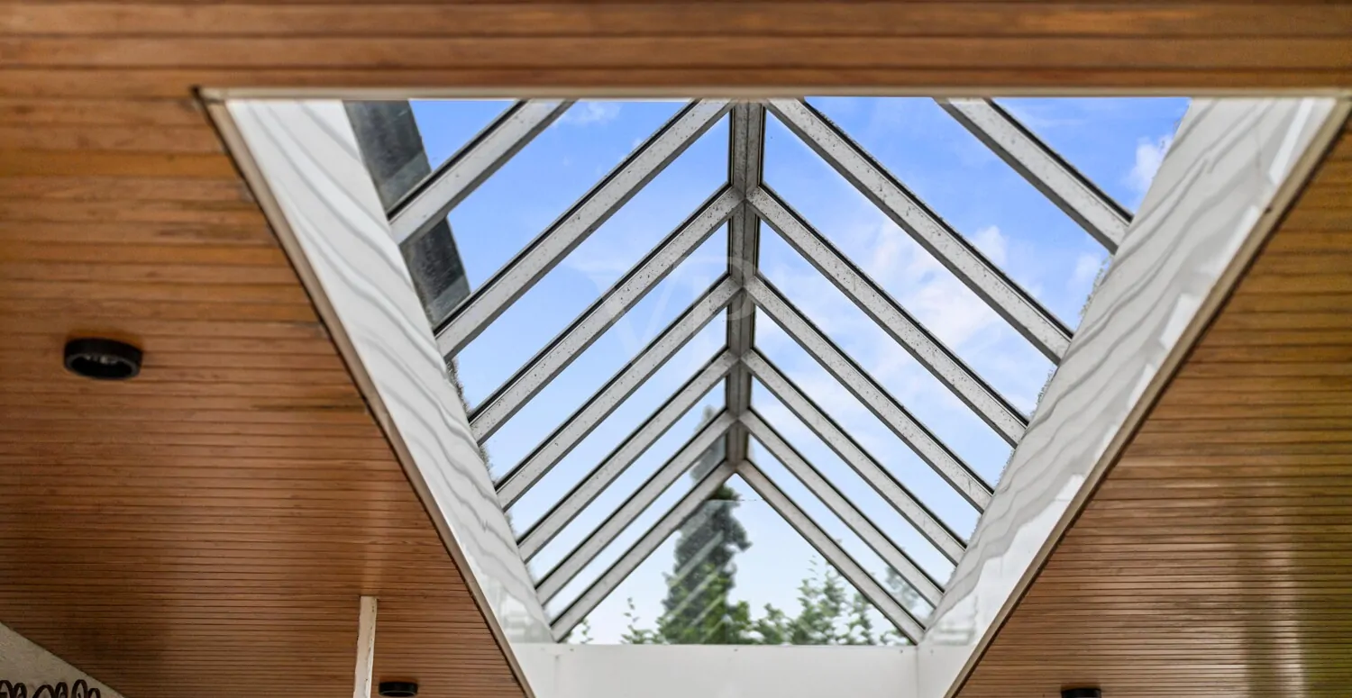 nachträglich erbaute Überdachung des Stellplatzes vor der Garage