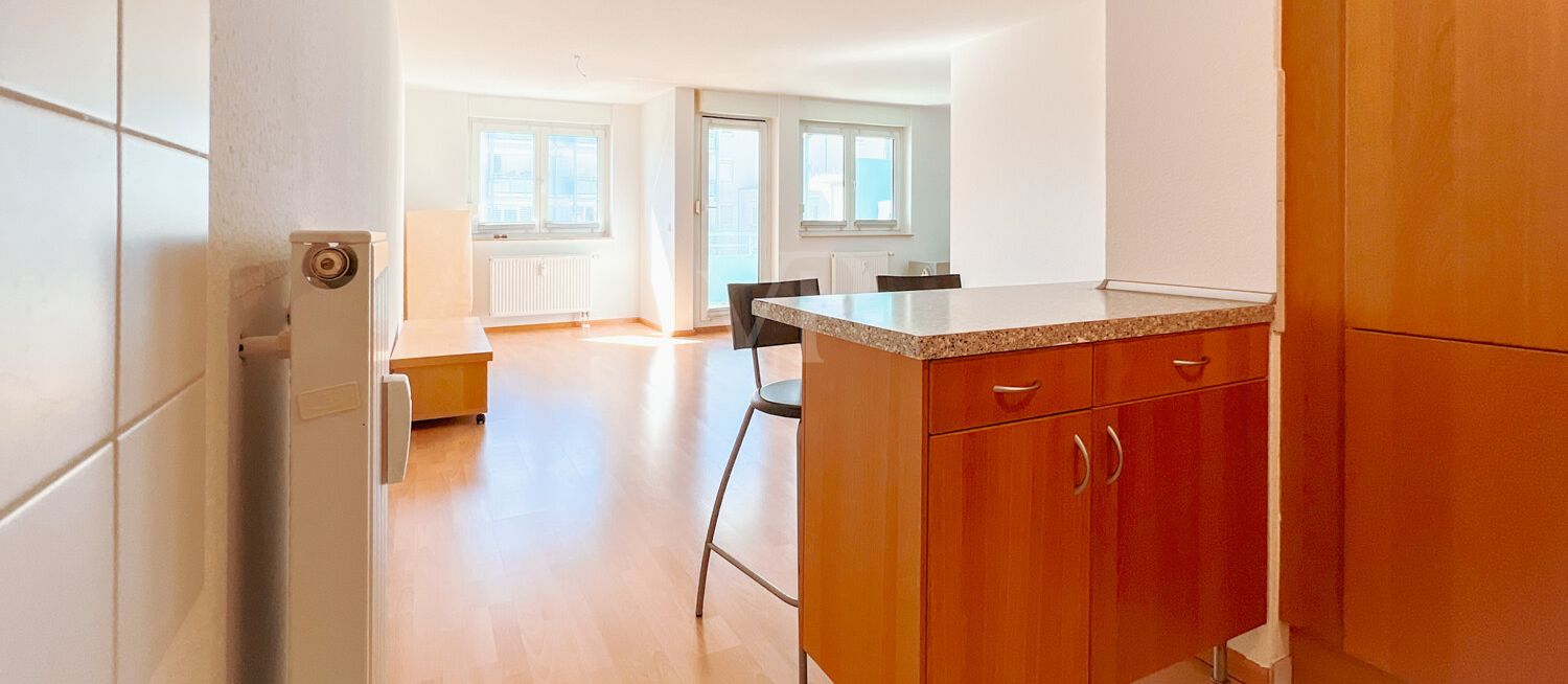 Blick von der Küche Richtung Wohnzimmer