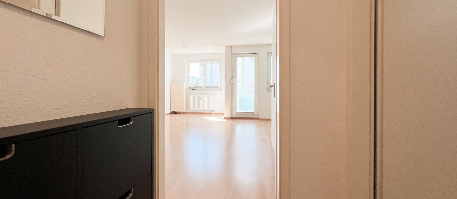 Blick vom Flur Richtung Wohnzimmer