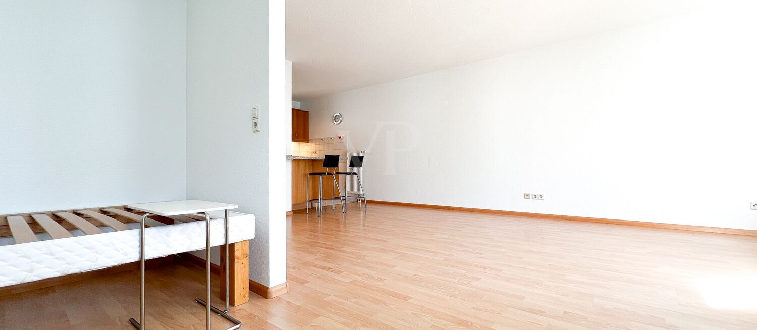 Blick vom Schlafbereich ins Wohnzimmer