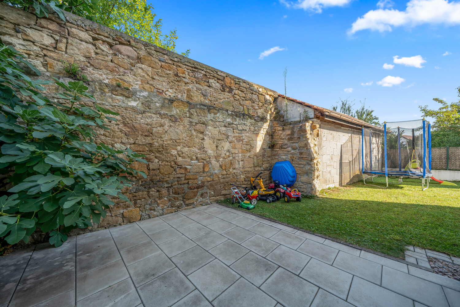 Erdgeschosswohnung mit eigener Terrasse