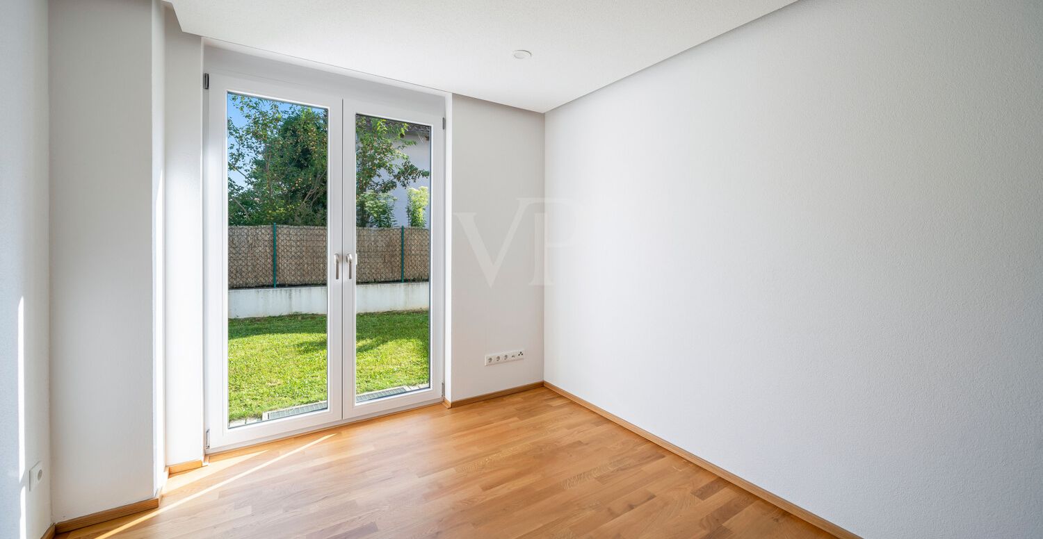 Büro mit Zugang in den Garten