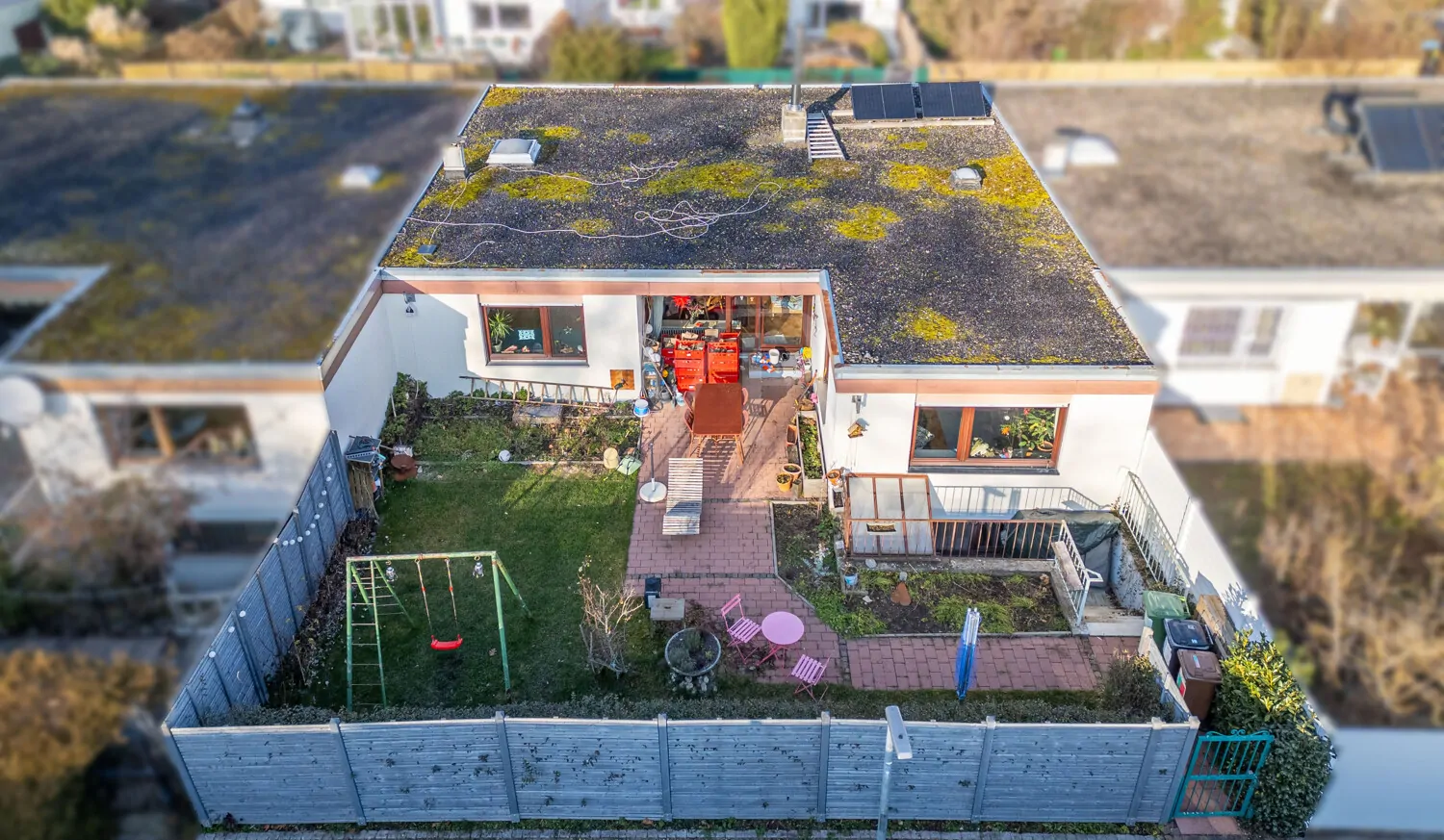 Luftbild mit Blick in den Garten