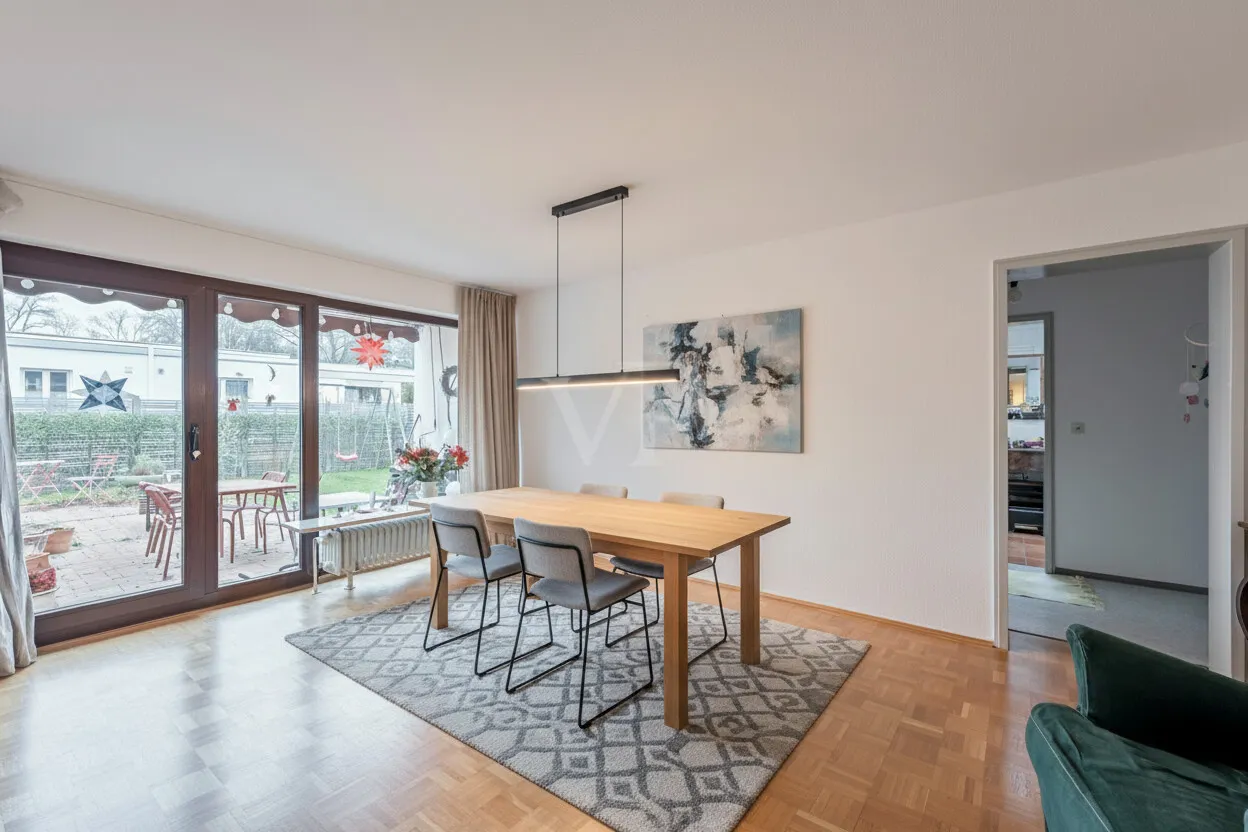 Esszimmer Einrichtung KI generiert