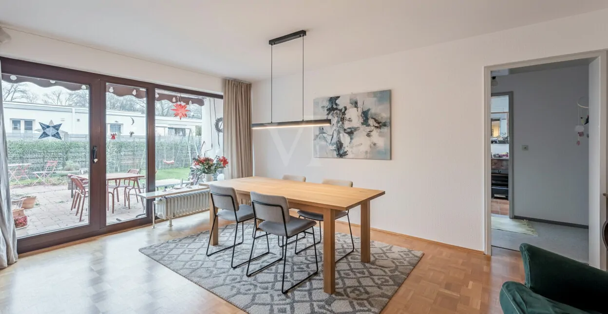 Esszimmer Einrichtung KI generiert